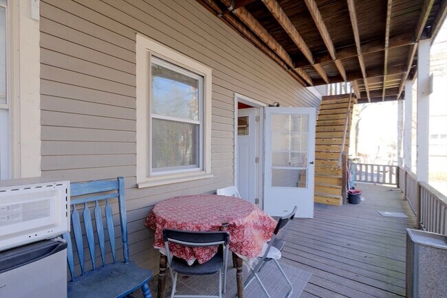 Building Photo - 157 Perkins St