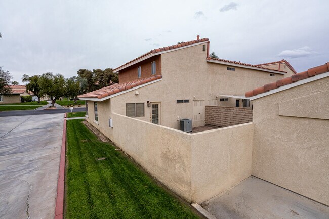 Building Photo - 450 Tava Ln
