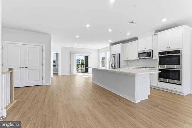 Building Photo - 2490 Connector Aly