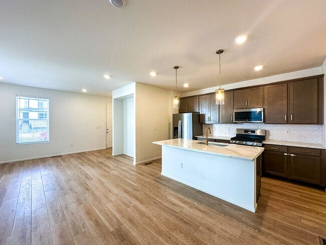 Building Photo - Painted Prairie 3bd 2.5ba paired house by DIA!