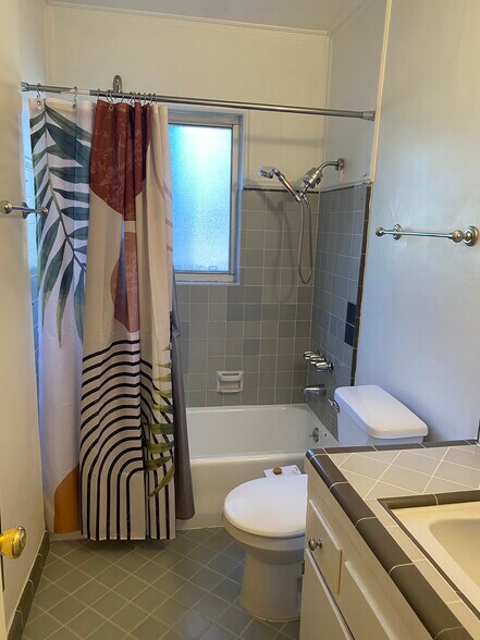 Building Photo - 7526 Fountain Ave