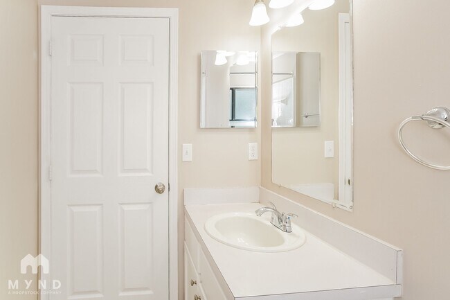 Building Photo - 398 Willow Green Dr