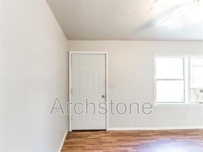 Building Photo - 1004 Sandra Dr