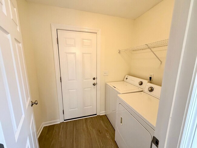 Building Photo - 1516 Destiny Dr