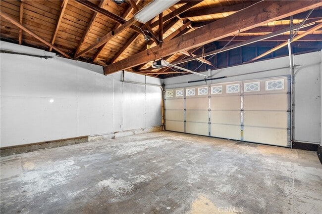 Building Photo - 8691 Davmor Ave