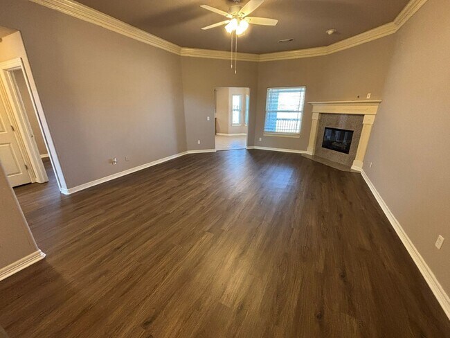 Building Photo - NEW APPLIANCES TO COME!! Gorgeous Single Family Home Off Of Mount Comfort Road!