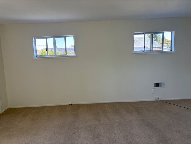 Building Photo - Coming Oct. 1, 2026 - Charming 3 bed, 2 bath with office on San Carlos Border