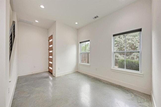 Building Photo - 1000 Taulbee Ln