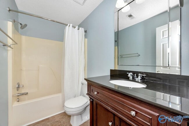 Building Photo - 722 Highland Dr