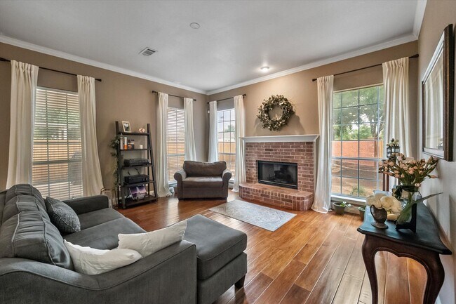 Building Photo - Gorgeous Cul-d-Sac home in Coveted Mansfie...