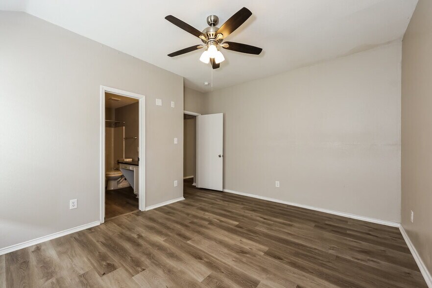 Building Photo - 2628 Hidden Springs Dr