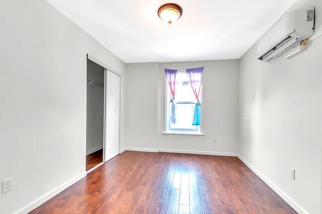 Building Photo - 442 W Hanover St