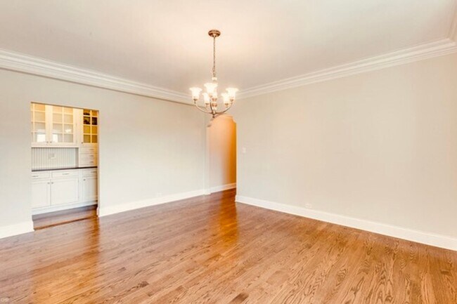 Building Photo - Exquisite 2-Bed, 2-Bath Luxury Condo in th...
