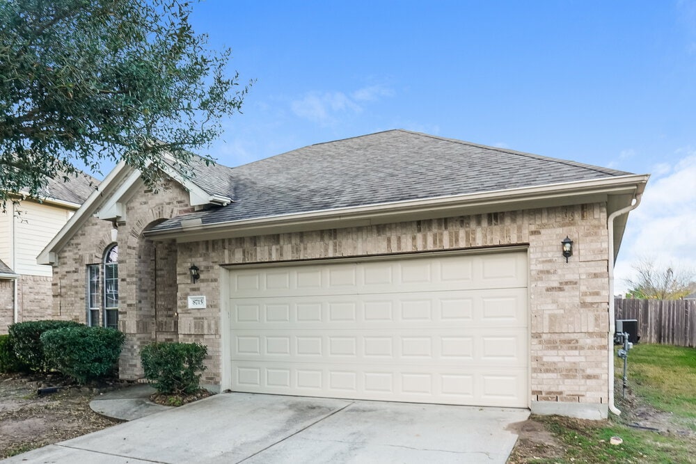 Building Photo - 8715 Elm Drake Ln