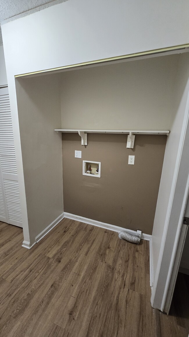 Building Photo - 2207 Mt Vernon Rd