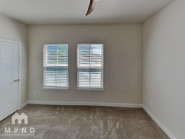 Building Photo - 432 W Tremont Ave