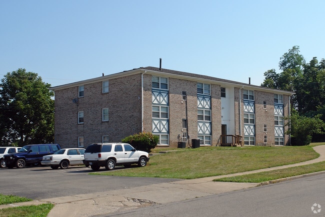 Building Photo - 2025-2033 Daniel Ct
