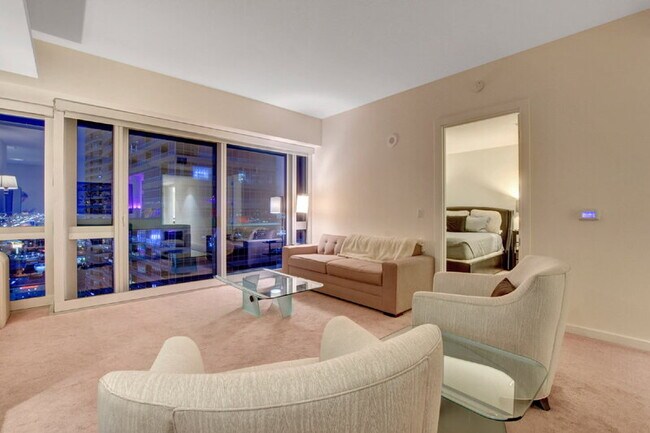 Building Photo - 4471 Dean Martin Dr