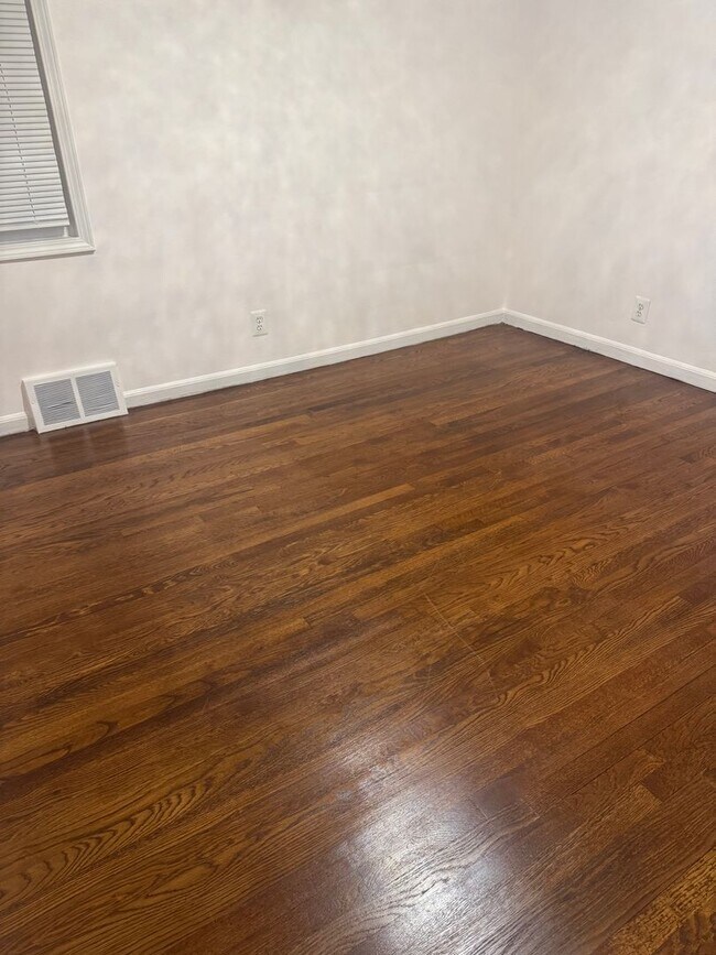 Building Photo - 3 bedroom, 2 bathroom bungalow with basement and 2 car garage on oversized lot