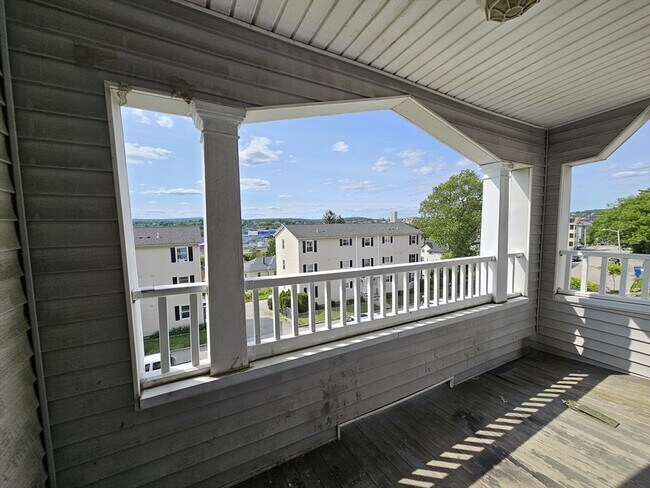 Building Photo - 169 Perry Ave