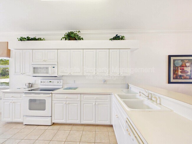 Building Photo - 10391 Butterfly Palm Dr