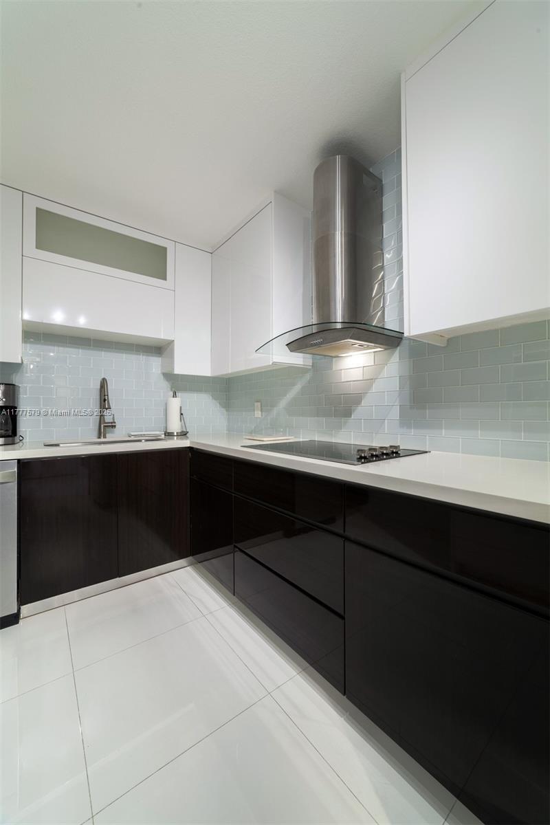Building Photo - 2500 Parkview Dr