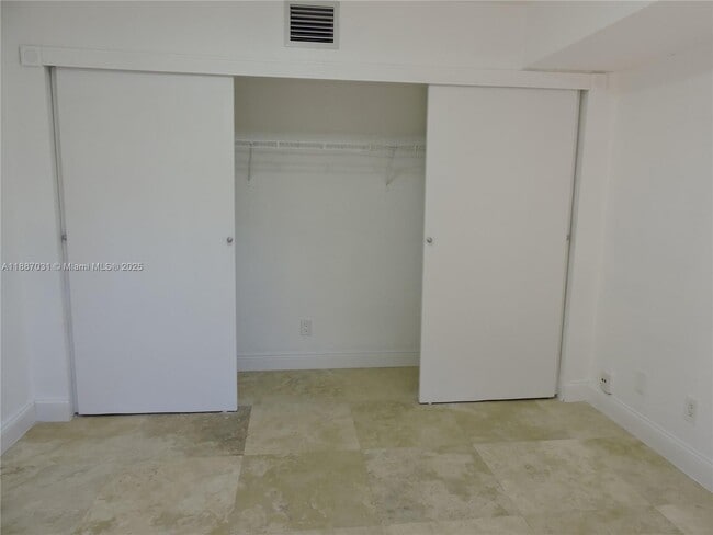 Building Photo - 1316 SW 118th Terrace