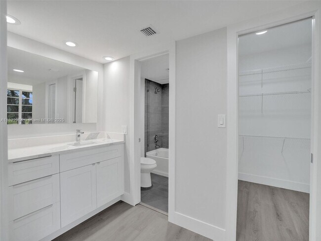 Building Photo - 3700 Oaks Clubhouse Dr