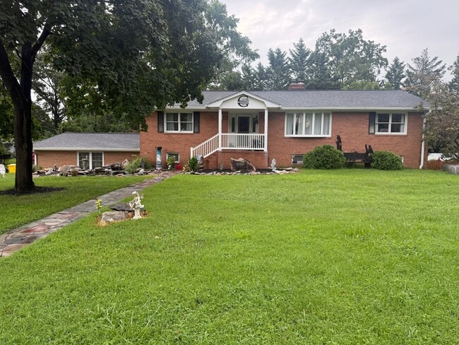 Building Photo - 519 Sylvan Way