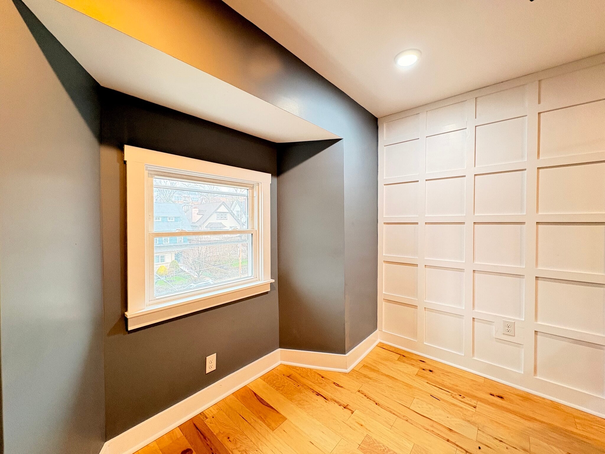 Building Photo - 5842 Hobart St