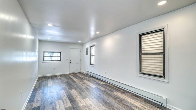 Building Photo - 2637 Arctic Ave