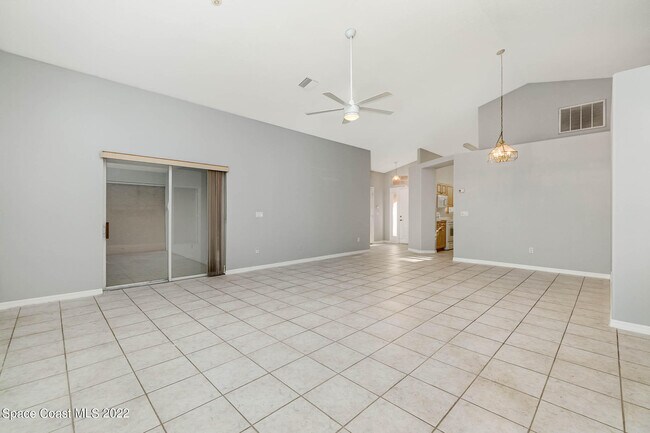 Building Photo - 2187 Hedgerow Dr