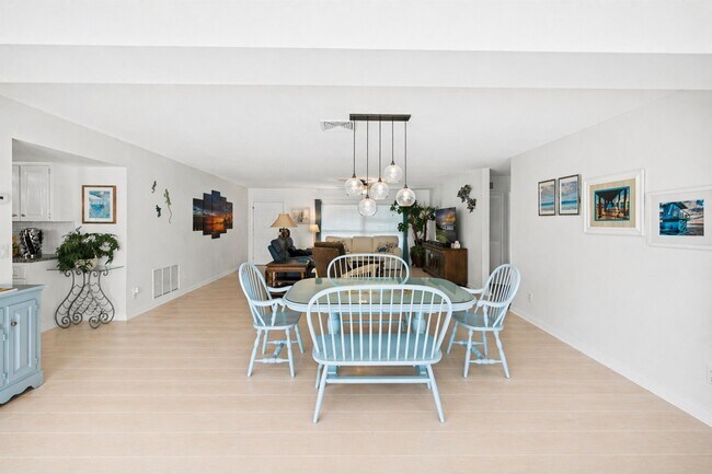 Building Photo - 2066 5th Ct SE