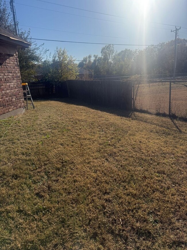 Building Photo - 3705 Matthew Dr