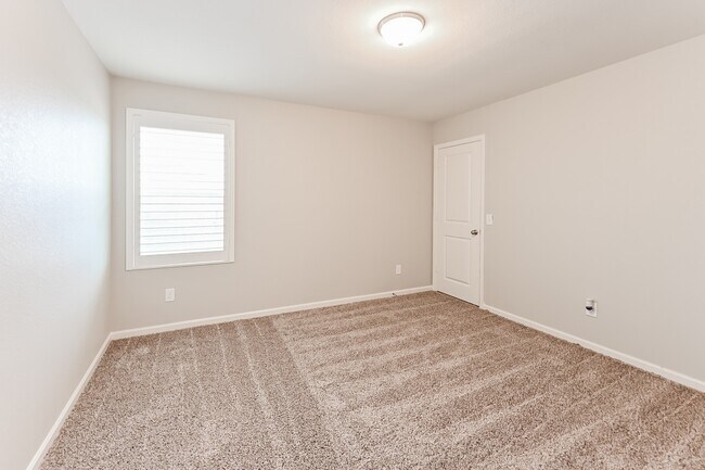 Building Photo - 10080 Pappas Dr
