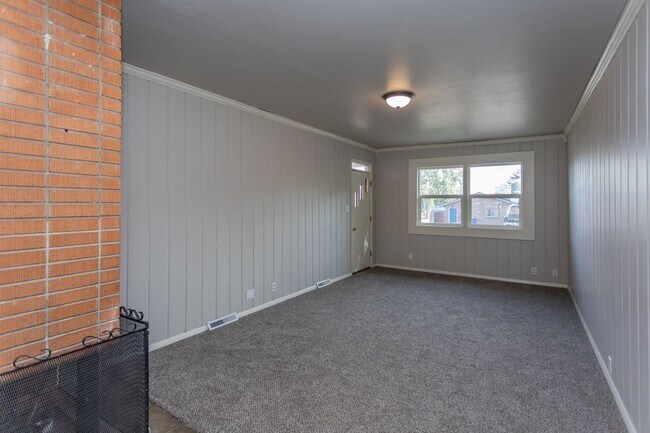 Building Photo - Nice Ranch Style Home in D12!