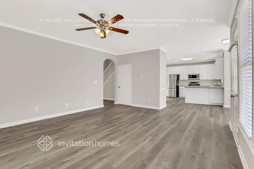 Building Photo - 4894 Day Lily Way