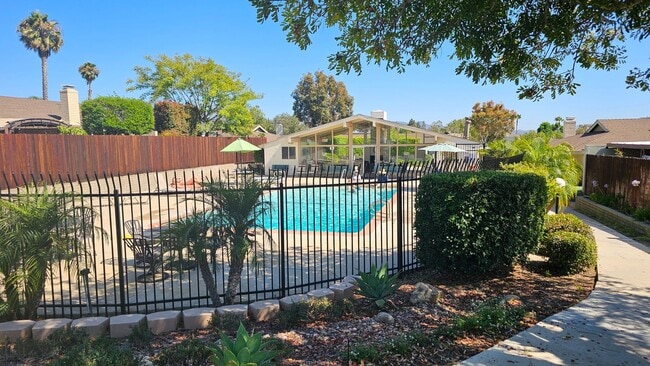 Building Photo - Well Maintained Camarillo Condo with 2 Bedrooms & 2 Full Bathrooms Including Laminate Flooring