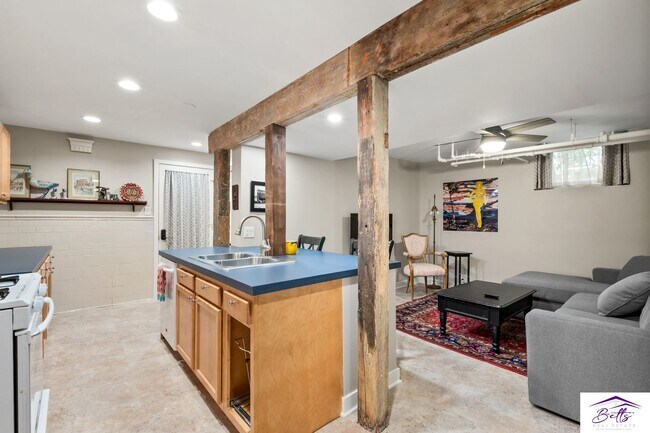 Building Photo - 132N33RD