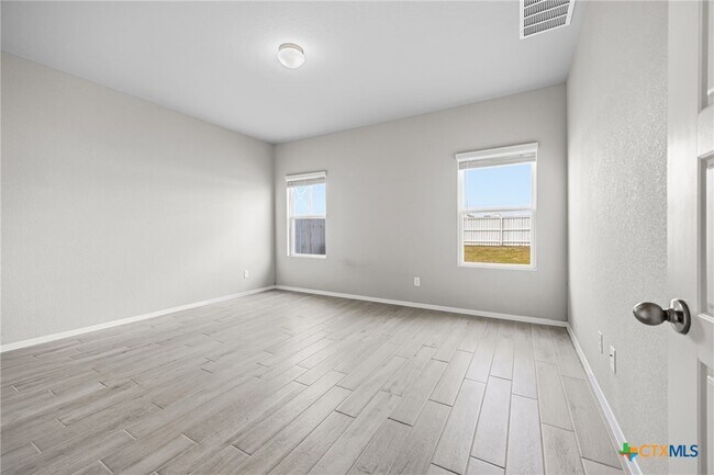 Building Photo - 251 Chesterfield Dr