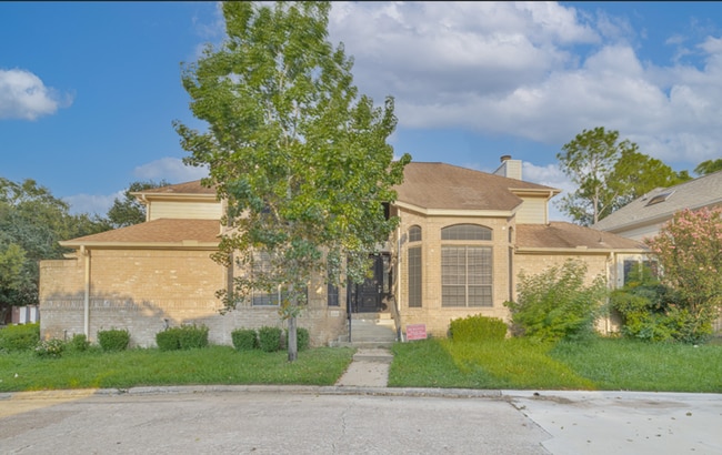 Building Photo - Huge breathtaking home!! Gated comunity with private lakes!