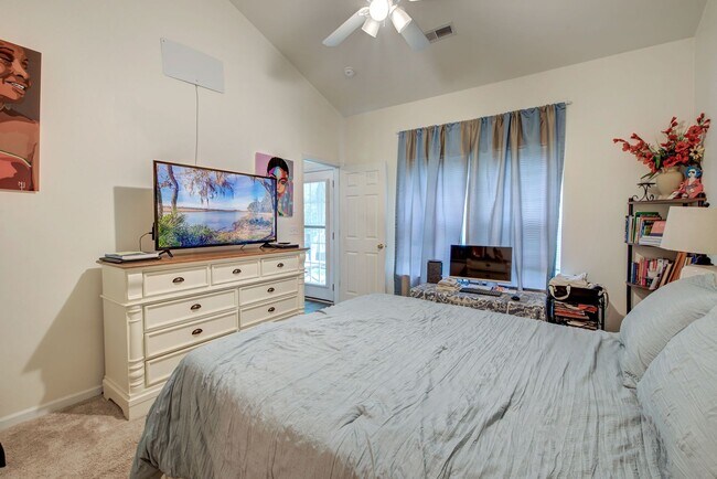Building Photo - Easy Access to Everything North Charleston Has to Offer