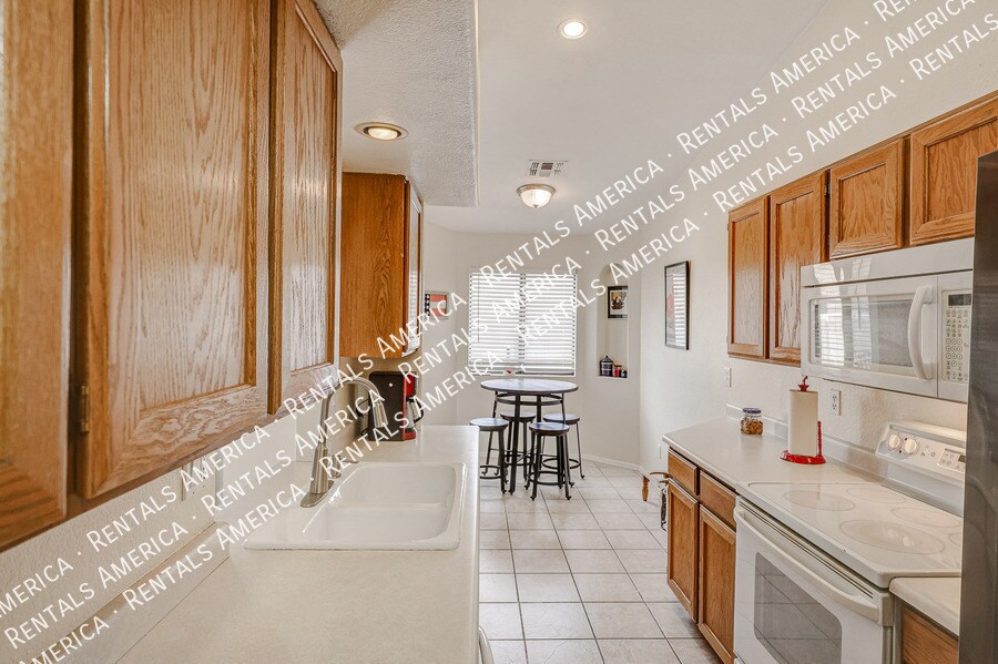 Building Photo - 9123 N 68th Dr