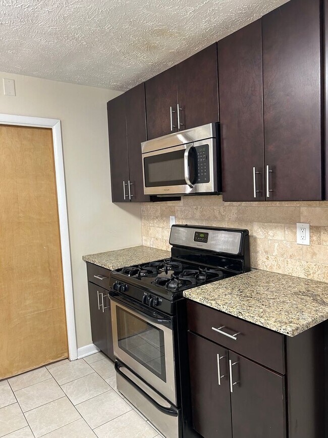 Building Photo - Brick Ranch for Rent in Highland  HTS close to the freeway