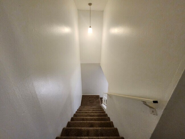 Building Photo - 2 level Condo