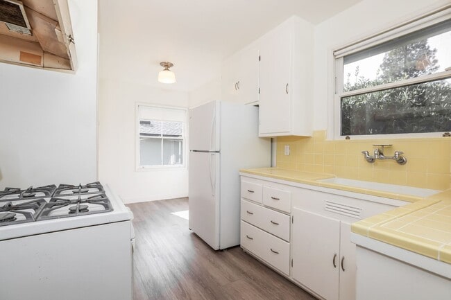 Building Photo - 3 Bedroom Home In Kensington!