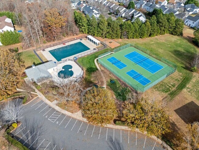 Building Photo - 16865 Timber Crossing Rd