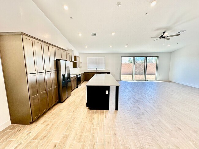 Building Photo - 5-Bedroom Lennar in Riverstone Community