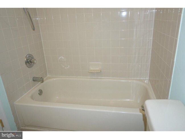 Building Photo - 203 Steeplechase Ct