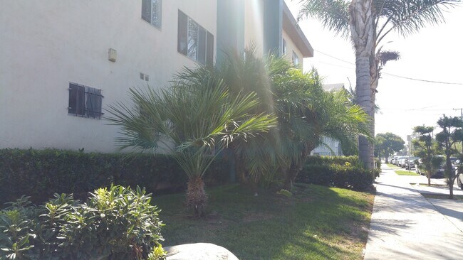 Interior Photo - 129th St